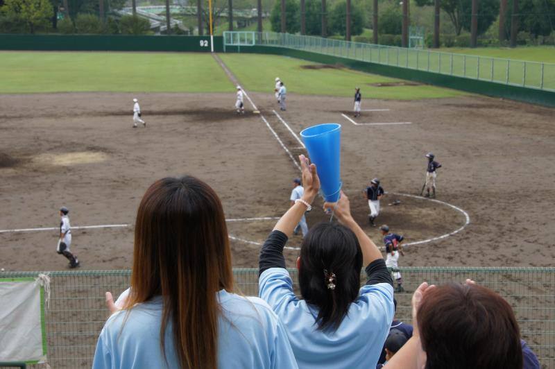 野球の試合の応援席