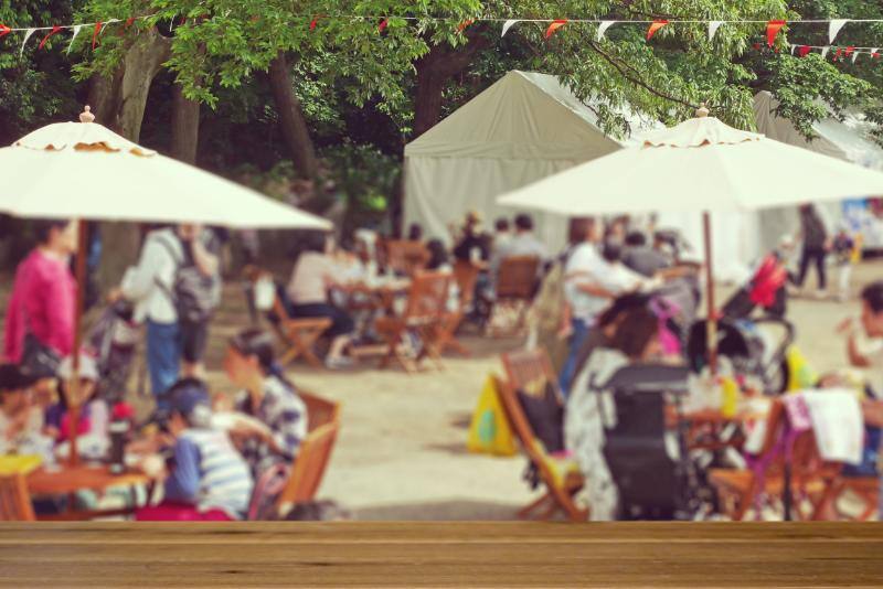 テラス席のある屋外イベント