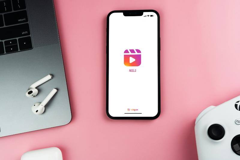Instagramを表示したスマートフォン
